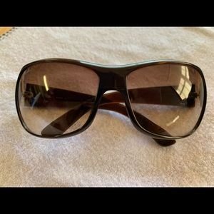 Ray-Ban women’s sunglasses with case